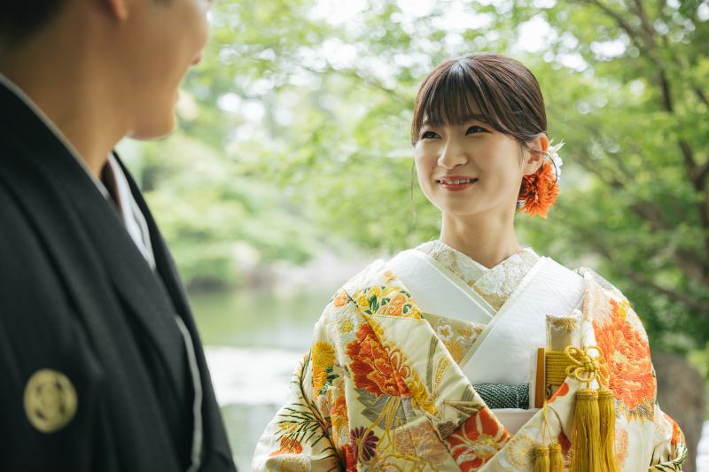 鮮やかな深緑に映える色打掛コーディネート