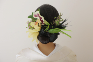 和装シニヨンヘア生花アレンジ