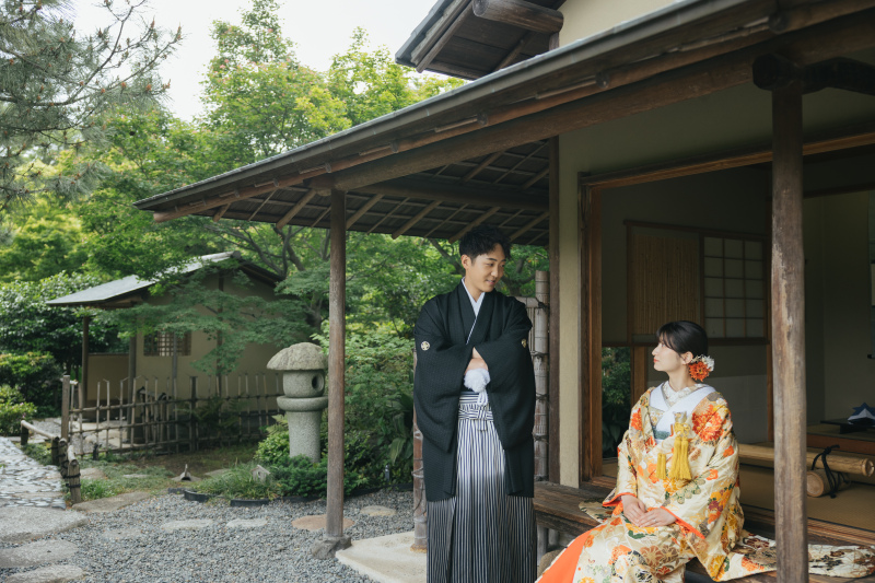 鮮やかな深緑に映える色打掛コーディネート