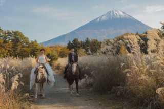 富士山近くで乗馬撮影