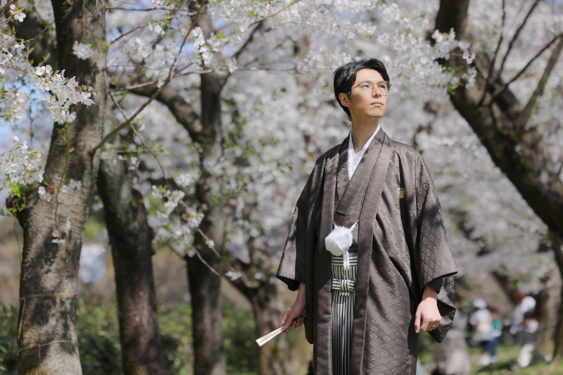 【花婿和装】色で魅せる!3つの紋付袴スタイルで自分らしさを演出