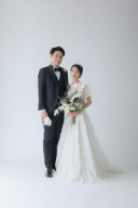 シンプルな無地背景で洋装撮影!