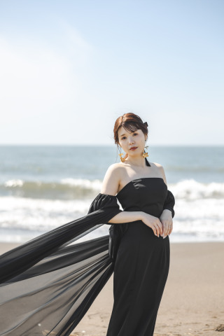 海を渡ってまいりました…【BLACK DRESSの魅力】