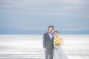 美しい海辺のフォトウェディング