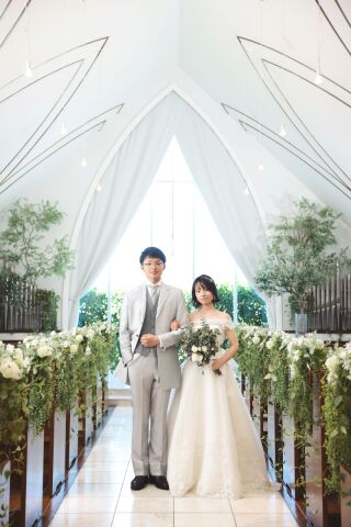 ウェディングドレス紹介〜オフショルダードレス♪〜