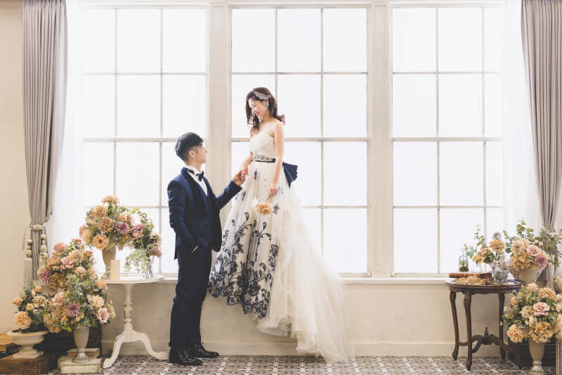 シンプル可愛いカラードレスでスタジオ&ガーデン撮影