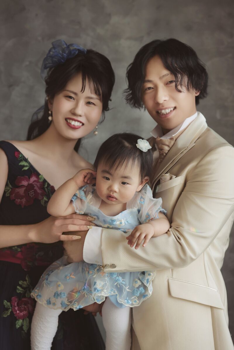 カクテルドレス紹介〜ピンクの刺繍が素敵♪大人っぽいネイビー〜