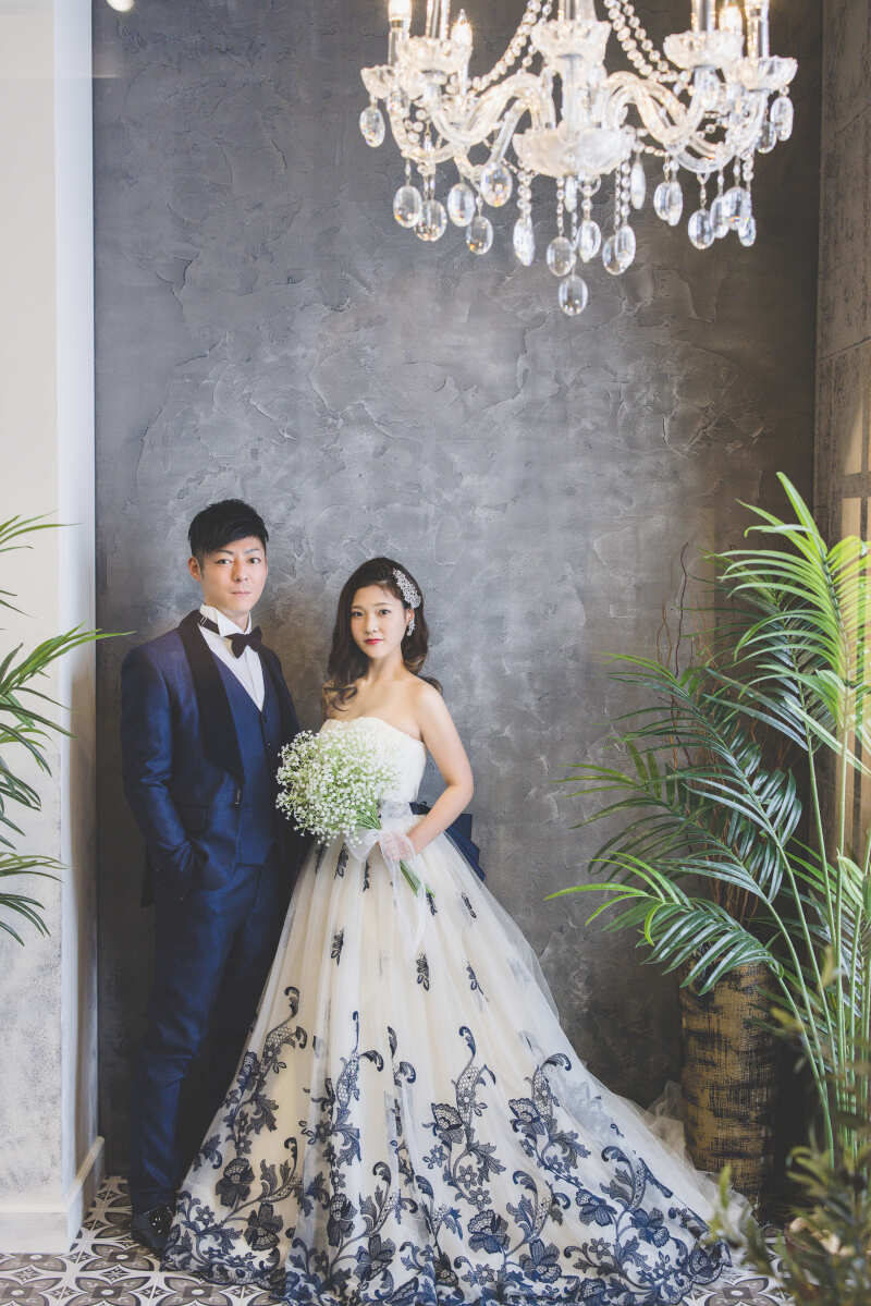 シンプル可愛いカラードレスでスタジオ&ガーデン撮影