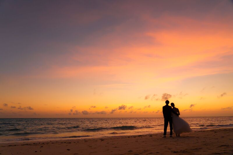 宮古島の青と白のコントラストを引き立てるアイテム