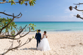 宮古島のビーチ撮影の魅力｜“宮古ブルー”がふたりを包む特別な時間
