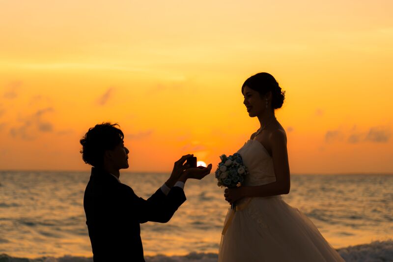 宮古島の白い砂浜が広げる特別なウェディングフォト