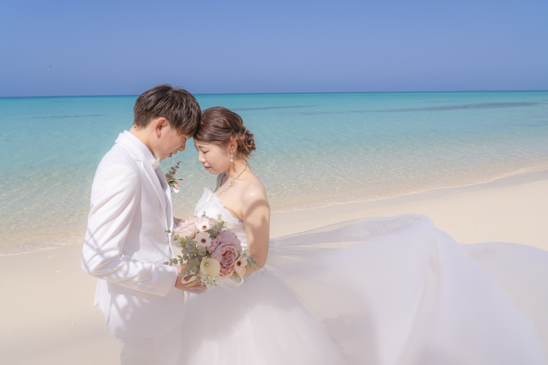 宮古島特有の白い砂浜を意識したウェディングフォトのコツ