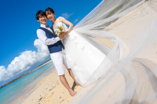 11月の宮古島フォトウェディングにぴったりの花嫁の衣装コーデ