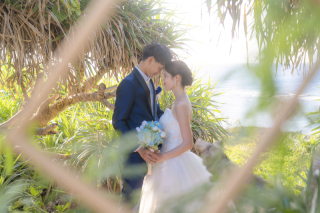 宮古島の草地を利用したフォトウェディング