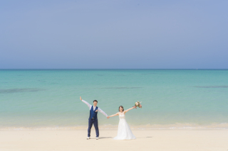 与那覇前浜ビーチで叶える、心に残るウェディングフォト