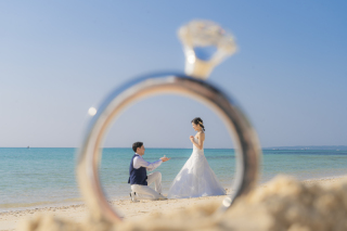 どこまでも広がる美しい海でのフォトウェディングが実現