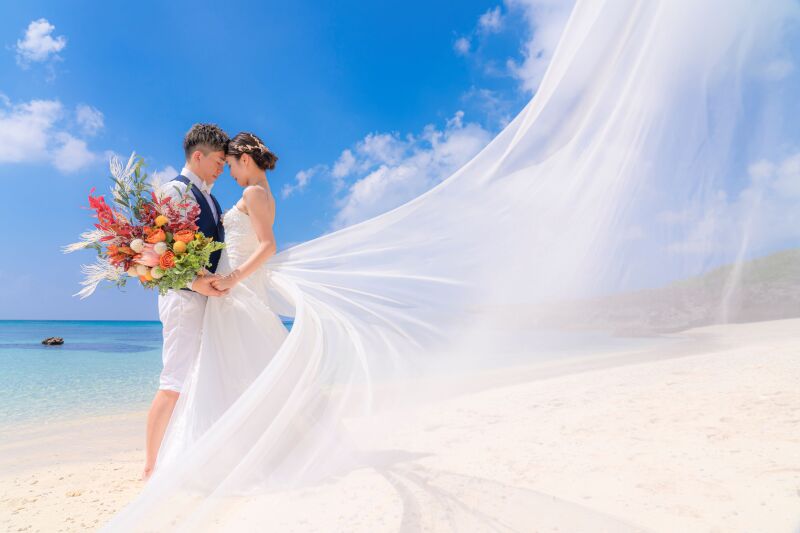 11月の宮古島フォトウェディングにぴったりな撮影小物アイデア②