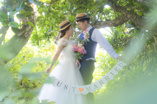 宮古島の風と光を感じて爽やかなウェディングフォトを