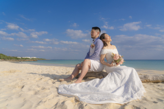 宮古島で物語のようなウェディングフォトを撮る