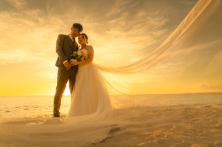 宮古島の白砂とサンセットが彩る、ふたりだけの物語