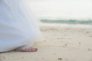 足元から始まる物語──宮古島でのフォトウェディングの魅力