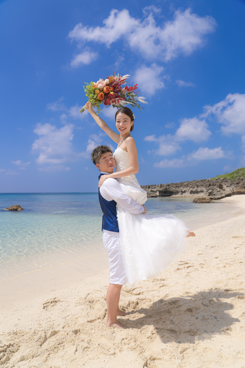 宮古島のビーチ撮影の魅力|“宮古ブルー”がふたりを包む特別な時間