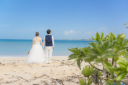 宮古島の緑・白・青が織りなすウェディングフォト