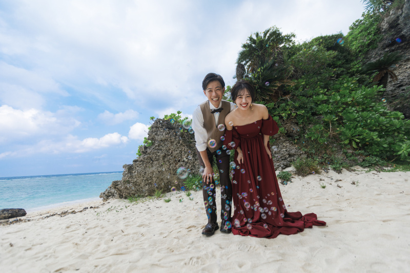 青い空と海に包まれて ― 沖縄ロケーションフォト