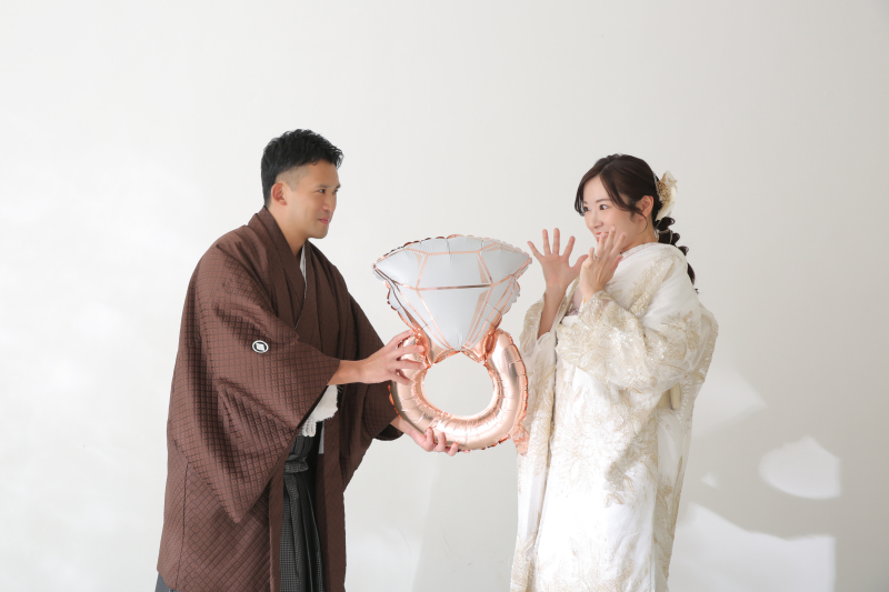  シンプルな白い背景でお二人らしく！