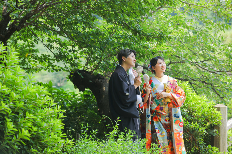 季節のお花を纏って 新緑に映える彩り豊かな色打掛 photo by 谷澤明美
