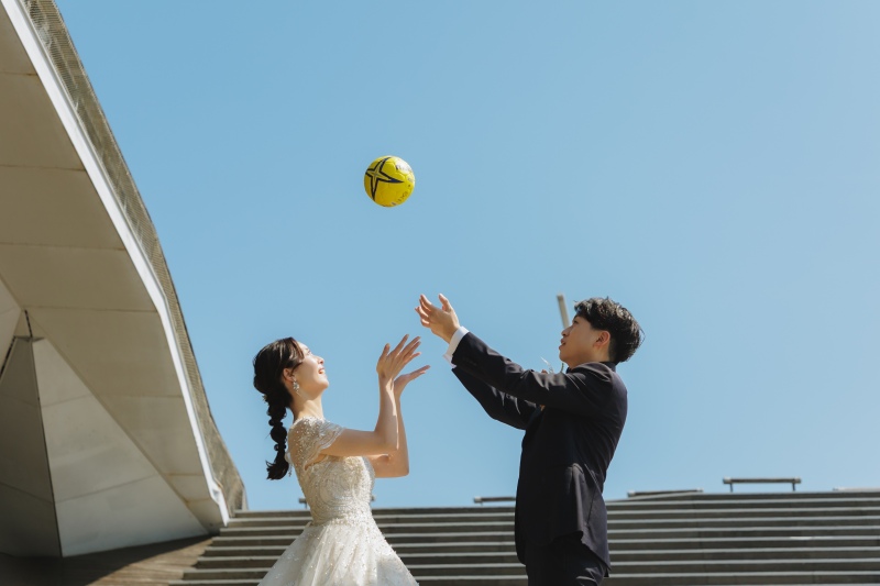 澄み渡る青空、大桟橋で
