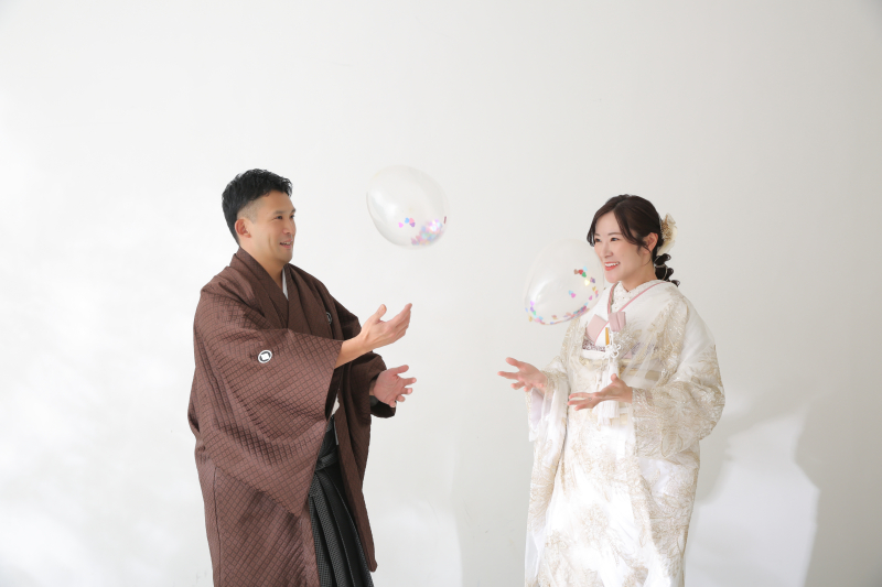  シンプルな白い背景でお二人らしく！