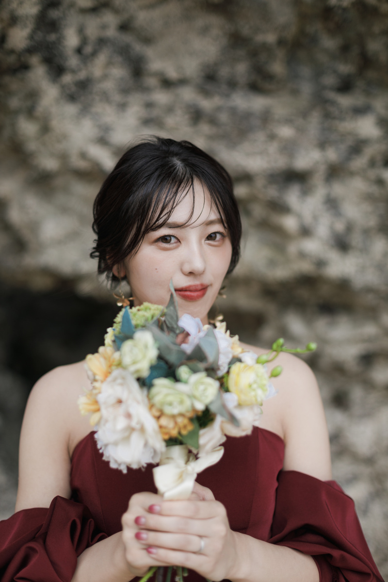 青い空と海に包まれて ― 沖縄ロケーションフォト