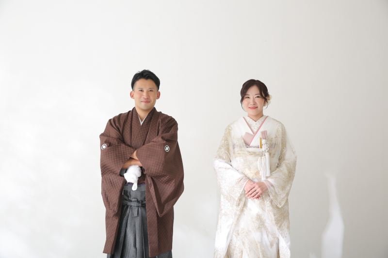  シンプルな白い背景でお二人らしく！