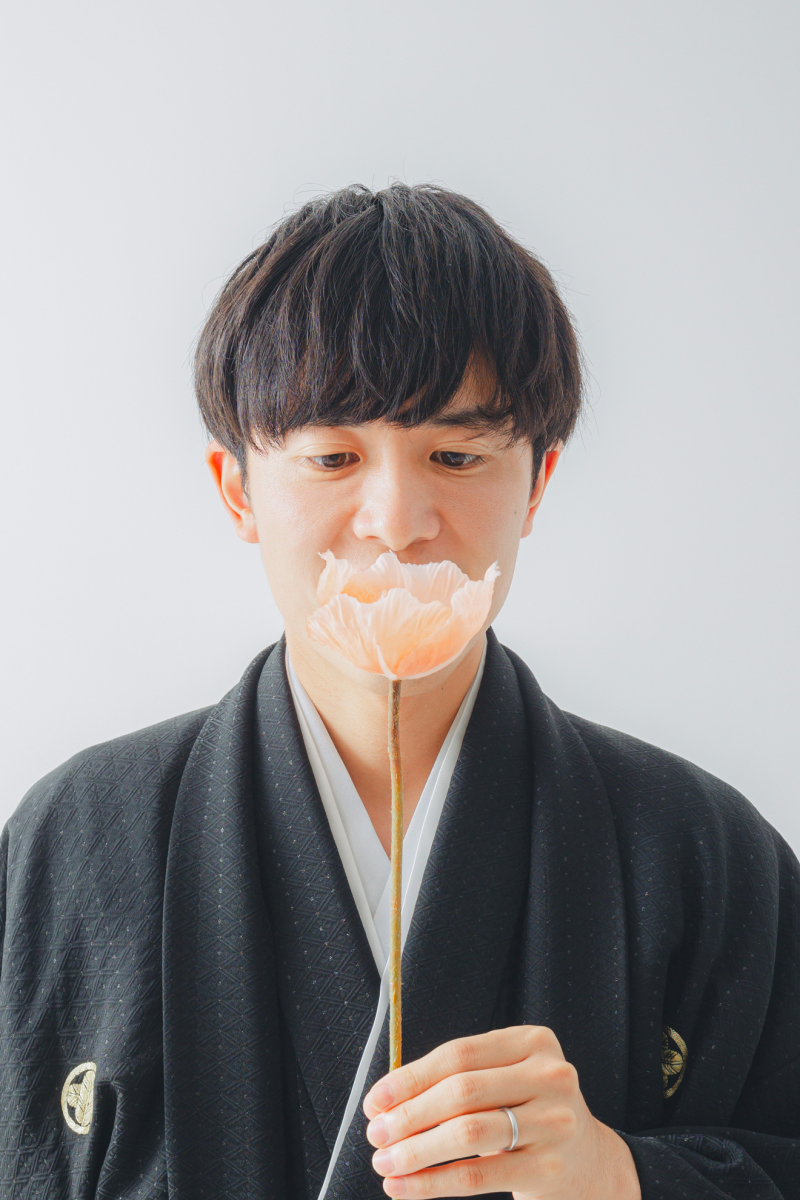 心を込めた和装ウェディングフォト - 緑の中での美しい瞬間