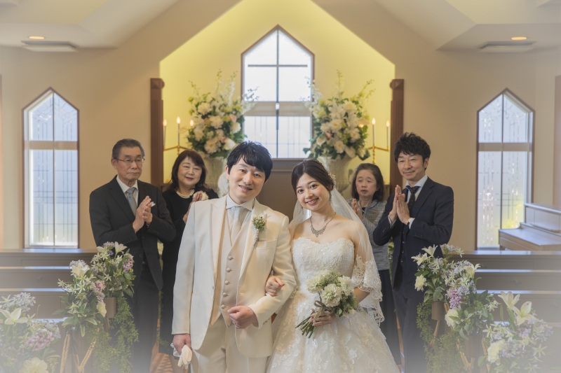 閑静な住宅街の丘に佇むチャペルでご家族との撮影はいかがですか。