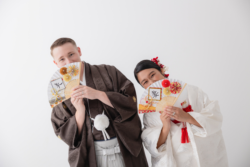 シンプルな白い背景で