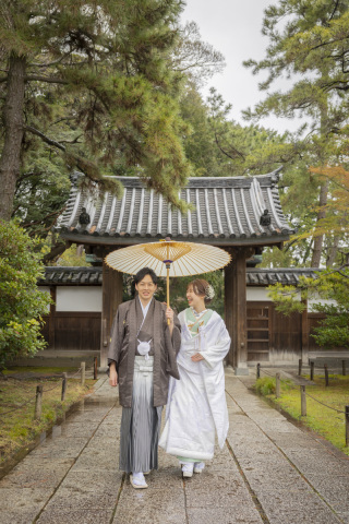 雨の日の三溪園とお持ち込みのアイテムを使ったスタジオ撮影