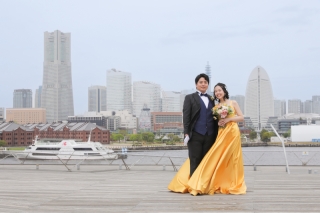 ドレスで彩る大桟橋