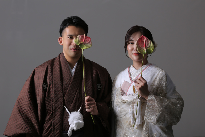  シンプルな白い背景でお二人らしく！