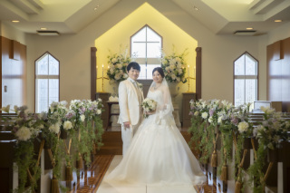 閑静な住宅街の丘に佇むチャペルでご家族との撮影はいかがですか。