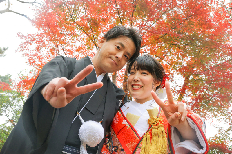 錦秋の日本庭園で紅葉とイチョウに包まれて　photo by 谷澤　明美