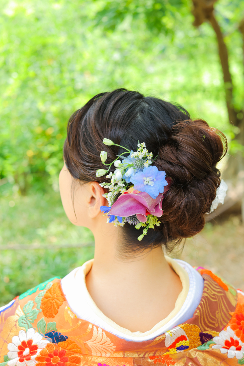 季節のお花を纏って 新緑に映える彩り豊かな色打掛 photo by 谷澤明美