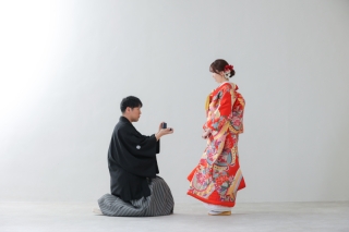 和装でプロポーズポーズ！？〜和装ハウススタジオ〜