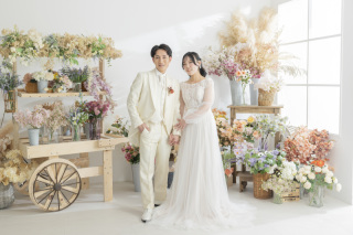 お花と光に包まれて。お二人の個性が光るナチュラルフォト