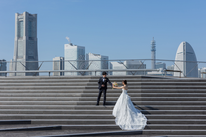 晴天の青空と海を背景に、風を感じるダイナミックな撮影を！
