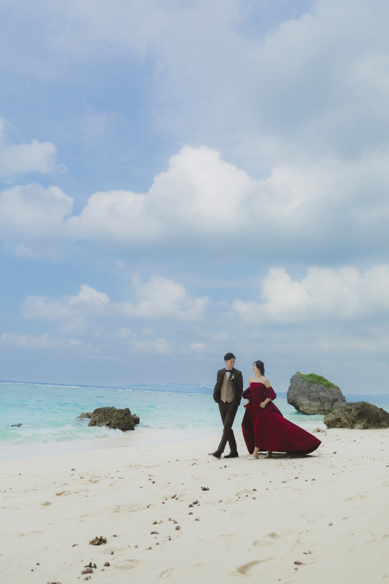青い空と海に包まれて ― 沖縄ロケーションフォト