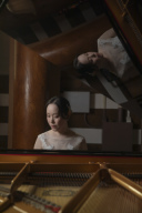 大倉山記念館のホールでピアノとヴァイオリン