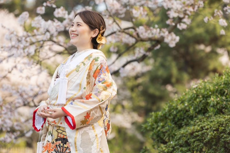 桜満開の三溪園で