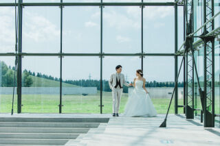 冬も撮影可能！モエレ沼公園のガラスのピラミッドでウエディングフォト！